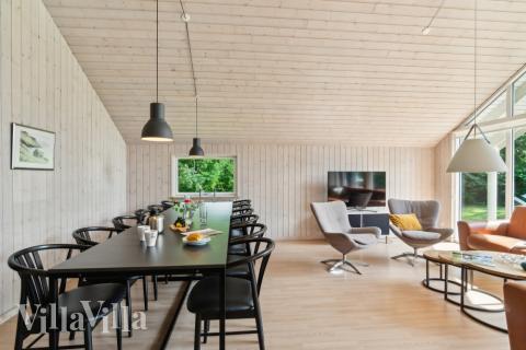 Oppholdsrom med plass til 14 i luksushus nr. 352.