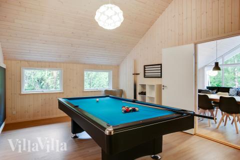 Luksushus nr. 352 til 14 personer tilbyr et stort aktivitetsrom med bl.a. biljard og dart
