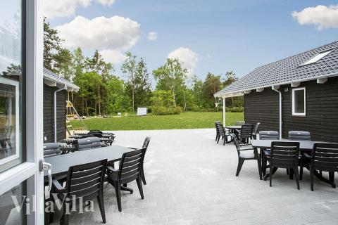 Luksushus nr. 350 har en deilig terrasse med gode hagemøbler til 24 personer.