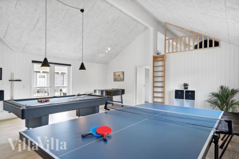 Luksushus nr. 350 til 24 personer tilbyr et stort aktivitetsrom med bl.a. biljard og dart