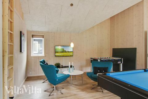 Luksushus nr. 355 til 18 personer tilbyr et stort aktivitetsrom med bl.a. biljard og dart