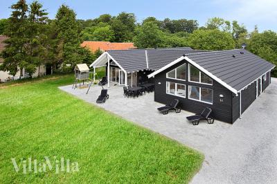 Dette lekre huset med svømmebasseng, nr. 355, med plass til 18 personer, ligger i Fyn og øyer