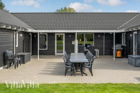 På terrassen i feriehus nr. 356 er det plass til 20 personer.