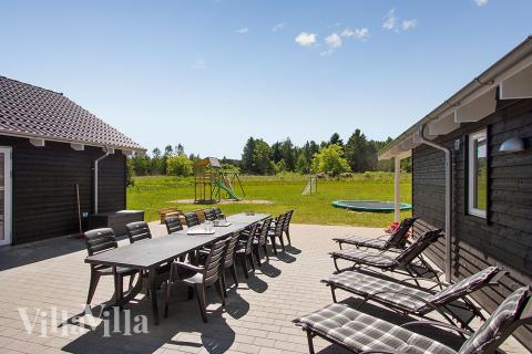 Luksushus nr. 356 har en deilig terrasse med gode hagemøbler til 20 personer.