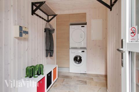 Det romslige inngangspartiet til luksushus nr. 358 i Østjylland