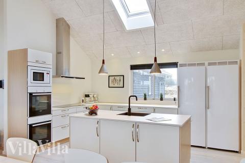 Kjøkkenet i luksushus nr. 357 er fullt utstyrt så dere lett kan lage mat til 18 personer.