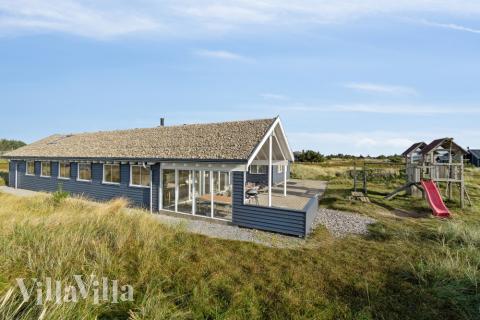 Dette lekre huset med svømmebasseng, nr. 357, med plass til 18 personer, ligger i Vestjylland