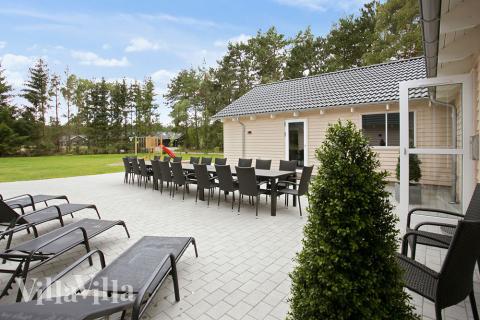 Luksushus nr. 362 har en deilig terrasse med gode hagemøbler til 24 personer.