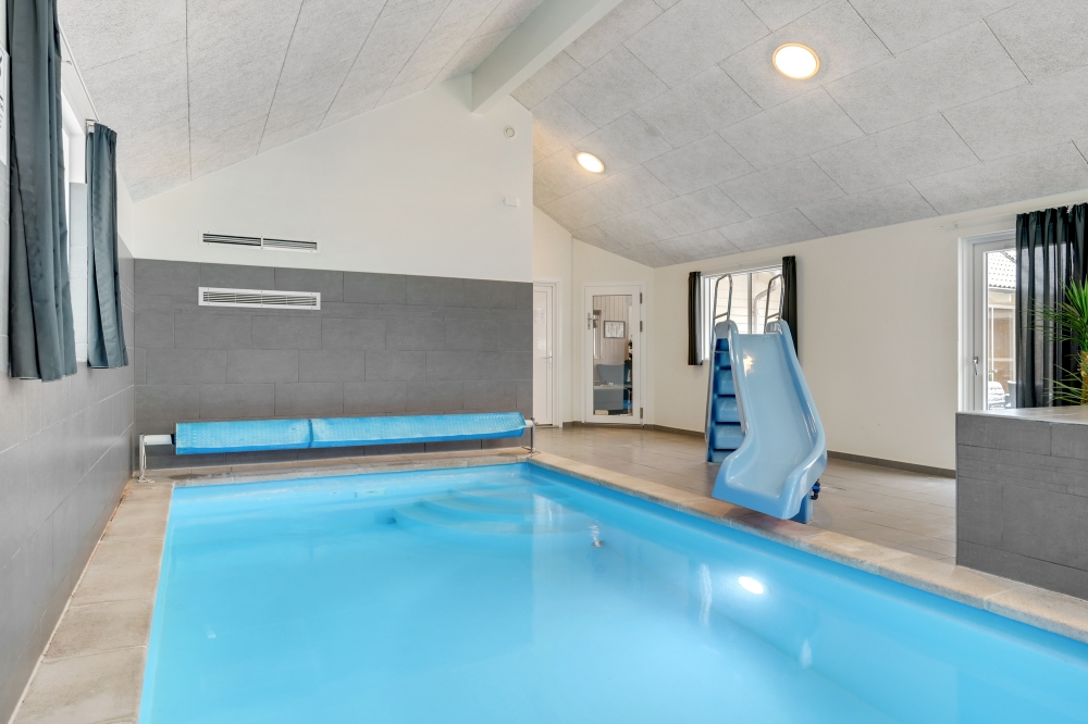 Det flotte bassenget i luksushus nr. 362 til 24 personer