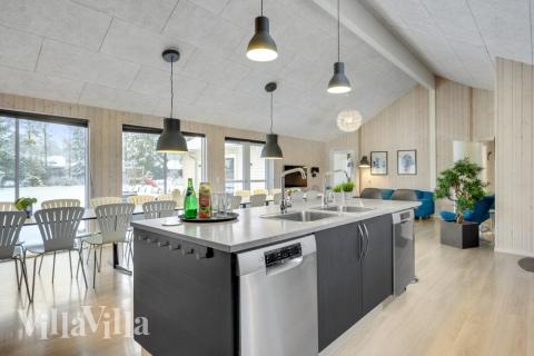 Kjøkkenet i luksushus nr. 362 er fullt utstyrt så dere lett kan lage mat til 24 personer.