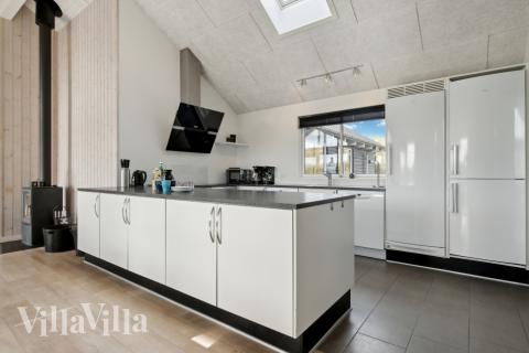 Kjøkkenet i luksushus nr. 363 er fullt utstyrt så dere lett kan lage mat til 20 personer.