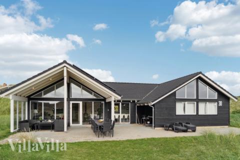 Luksushus nr. 363 har en deilig terrasse med gode hagemøbler til 20 personer.