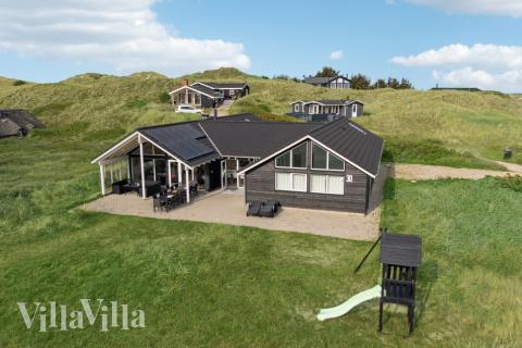 Dette lekre huset med svømmebasseng, nr. 363, med plass til 20 personer, ligger i Vestjylland