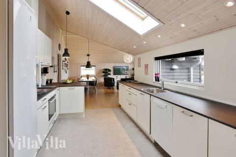 Kjøkkenet i luksushus nr. 366 er fullt utstyrt så dere lett kan lage mat til 14 personer.