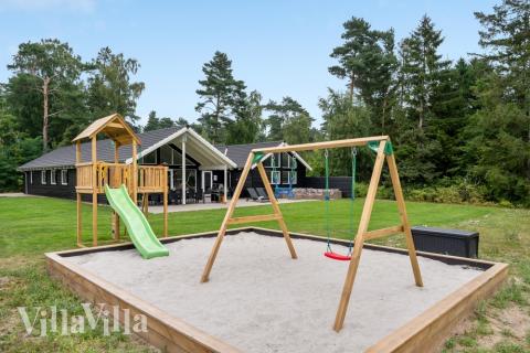 Dette lekre huset med svømmebasseng, nr. 365, med plass til 20 personer, ligger i Nordsjælland