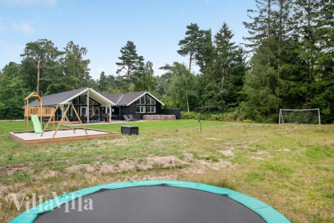 I tillegg til alle aktivitetsmulighetene i husets bassengavdeling, tilbyr også luksushus nr. 365 mengder av utendørsaktiviteter