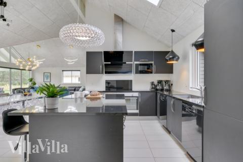 Kjøkkenet i luksushus nr. 365 er godt innrettet.