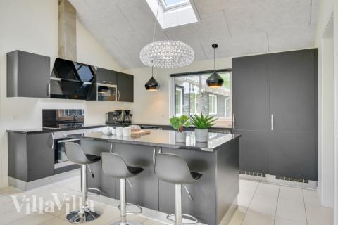 Kjøkkenet i luksushus nr. 365 er fullt utstyrt så dere lett kan lage mat til 20 personer.