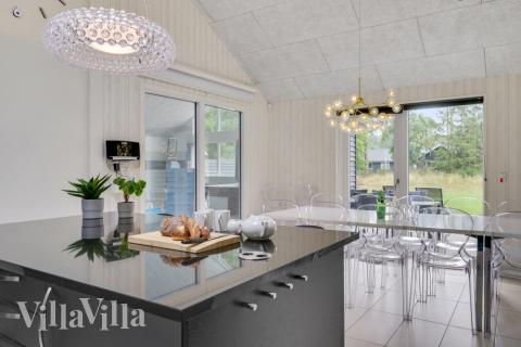 Kjøkkenet i luksushus nr. 365 i Nordsjælland er godt innrettet.