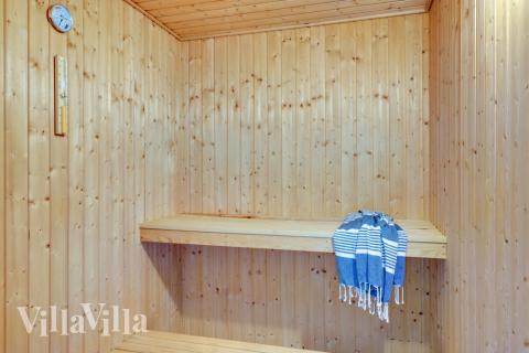 Nyt varmen i badstuen i luksushus nr. 365 til 20 personer