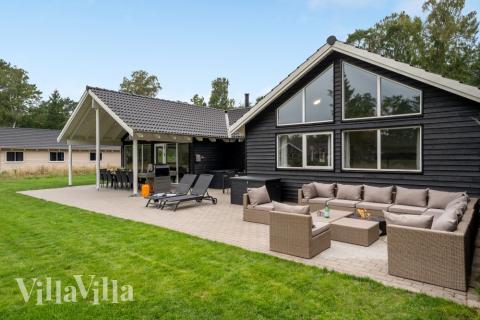 Luksushus nr. 365 har en deilig terrasse med gode hagemøbler til 20 personer.