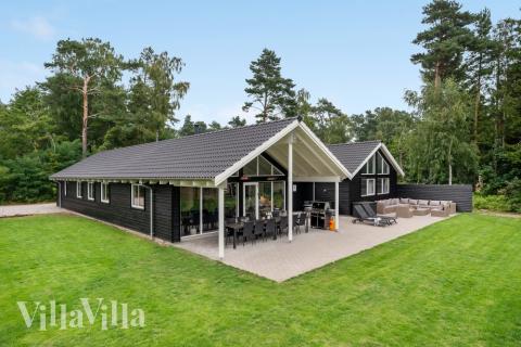 Hus nr. 365 med basseng og plass til 20 personer ligger i Nordsjælland.