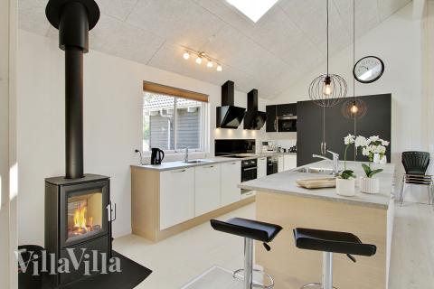 Kjøkkenet i luksushus nr. 370 er fullt utstyrt så dere lett kan lage mat til 20 personer.