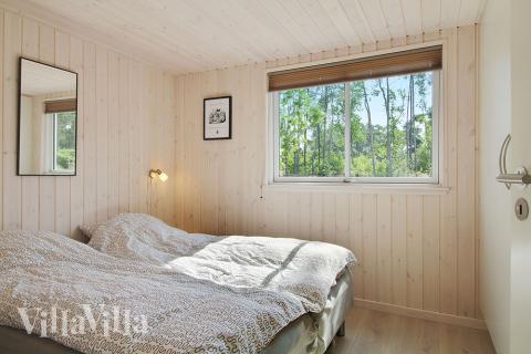 Et av de 8 soverommene i luksushus nr. 370 i Bornholm.
