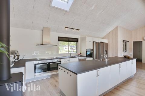 Kjøkkenet i luksushus nr. 369 er fullt utstyrt så dere lett kan lage mat til 20 personer.