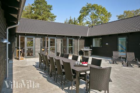 Luksushus nr. 369 har en deilig terrasse med gode hagemøbler til 20 personer.