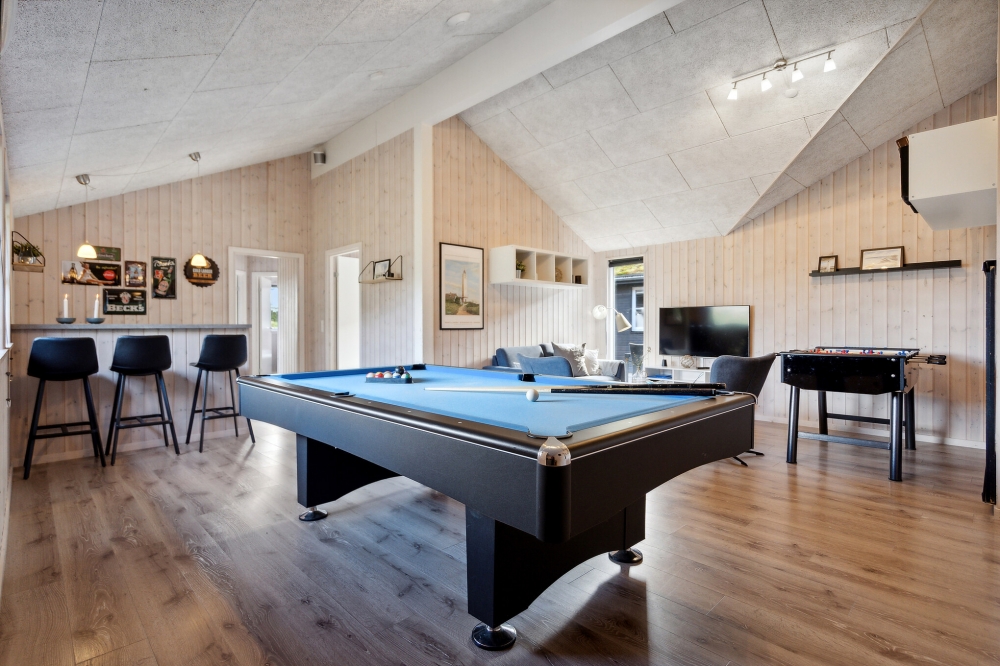 I tillegg til alle aktivitetsmulighetene i husets bassengavdeling, kan du også spille biljard, bordtennis og dart i luksushus nr. 371