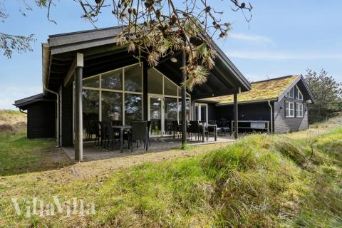 Dette lekre huset med svømmebasseng, nr. 371, med plass til 21 personer, ligger i Vestjylland