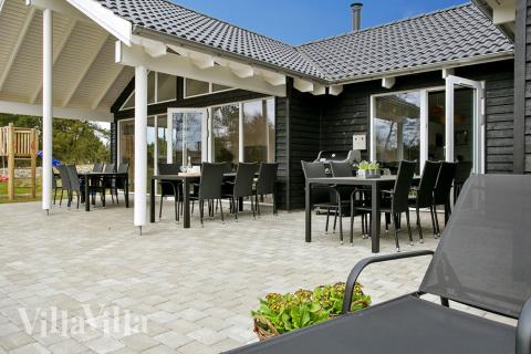 Luksushus nr. 372 har en deilig terrasse med gode hagemøbler til 18 personer.