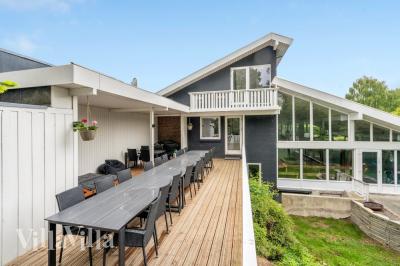 Luksushus nr. 373 har en deilig terrasse med gode hagemøbler til 20 personer.