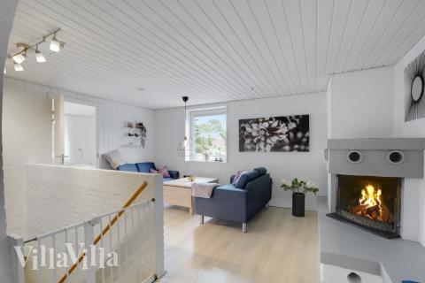 Sofakroken i luksushus nr. 373 i Limfjorden.