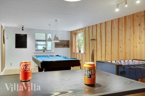 Aktivitetsrom i luksushus nr. 373 med 7 soverom og plass til 20 personer.