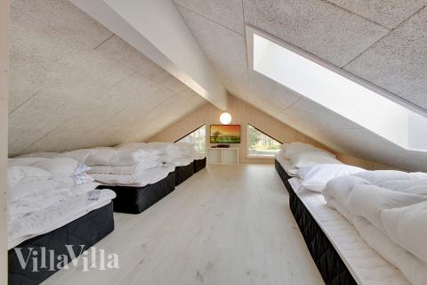 Noen av de 22 soveplassene i luksushus nr. 374 finnes på hems