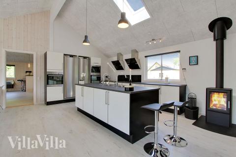 Kjøkkenet i luksushus nr. 374 er fullt utstyrt så dere lett kan lage mat til 22 personer.