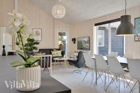 Oppholdsrom med plass til 22 i luksushus nr. 374.