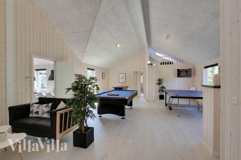 I tillegg til alle aktivitetsmulighetene i husets bassengavdeling, kan du også spille biljard, bordtennis og dart i luksushus nr. 374