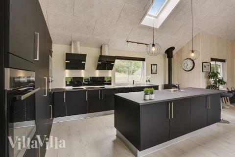 Kjøkkenet i luksushus nr. 376 er fullt utstyrt så dere lett kan lage mat til 22 personer.