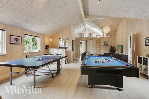 I tillegg til alle aktivitetsmulighetene i husets bassengavdeling, kan du også spille biljard, bordtennis og dart i luksushus nr. 376