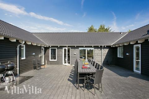 Luksushus nr. 376 har en deilig terrasse med gode hagemøbler til 22 personer.