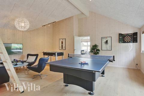 Luksushus nr. 379 til 18 personer tilbyr et stort aktivitetsrom med bl.a. biljard og dart