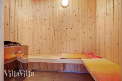 Nyt varmen i badstuen i luksushus nr. 375 til 24 personer