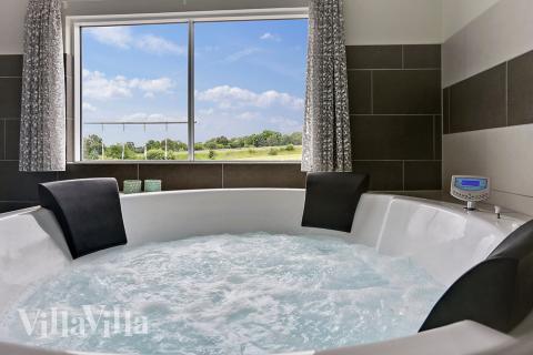 Nyt varmen i boblebadet i luksushus nr. 375 i Nordsjælland