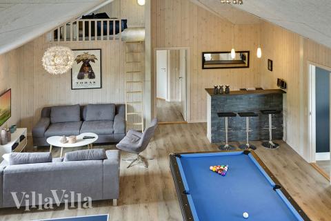 I tillegg til alle aktivitetsmulighetene i husets bassengavdeling, kan du også spille biljard, bordtennis og dart i luksushus nr. 375