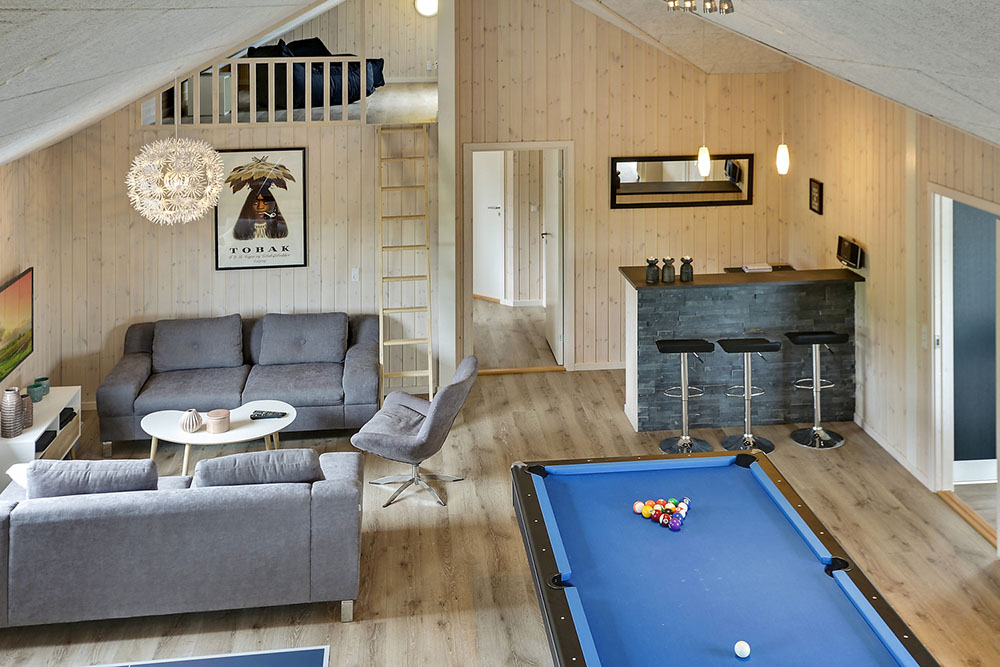 I tillegg til alle aktivitetsmulighetene i husets bassengavdeling, kan du også spille biljard, bordtennis og dart i luksushus nr. 375