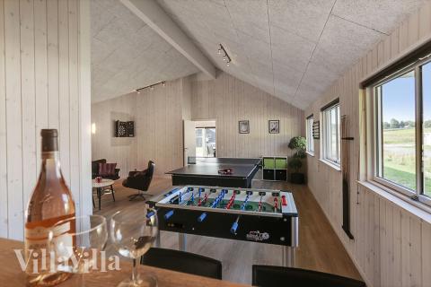 Luksushus nr. 378 til 18 personer tilbyr et stort aktivitetsrom med bl.a. biljard og dart