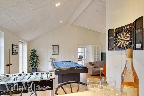 Konkurrer i feriehusets aktivitetsrom når dere besøker luksushus nr. 386 i Østjylland.